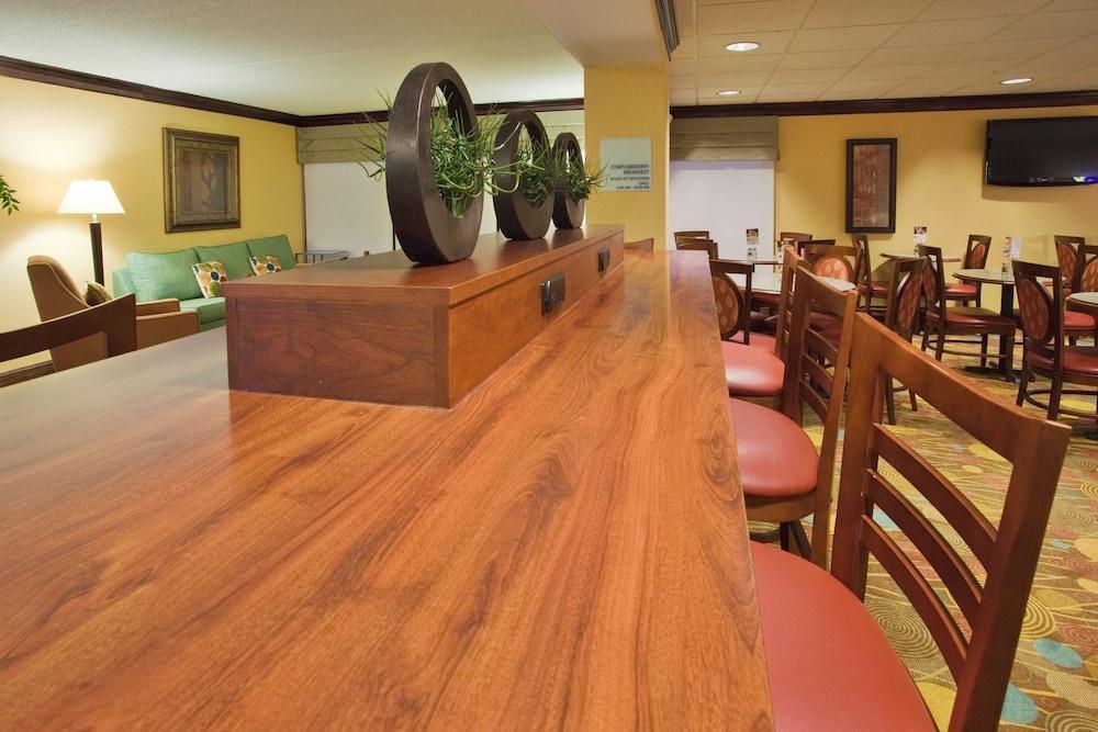 Holiday Inn Express Lynchburg By Ihg Εξωτερικό φωτογραφία