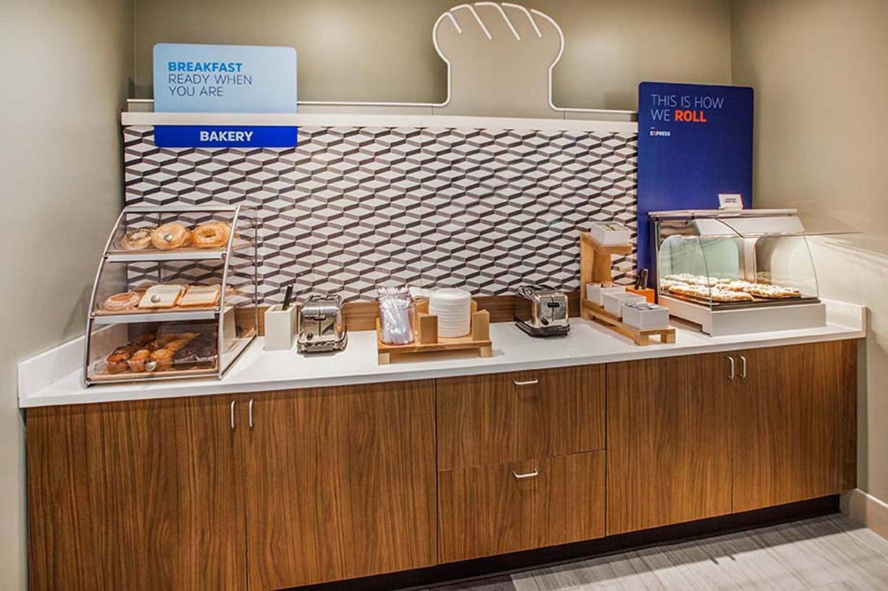 Holiday Inn Express Lynchburg By Ihg Εξωτερικό φωτογραφία